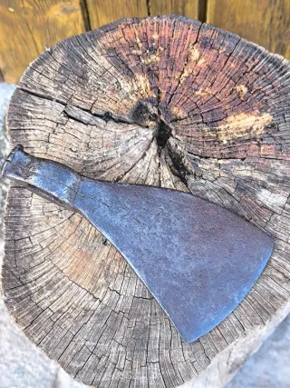 Cabeza de Hacha catalana antigua de forja