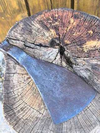 Cabeza de Hacha catalana antigua de forja