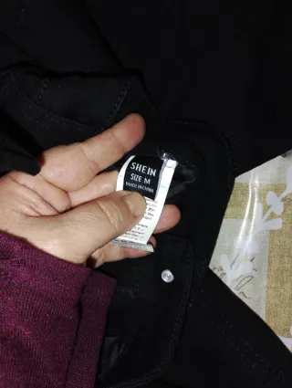 Pantalón vaquero negro elástico desgastado