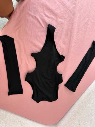 Body negro con mangas