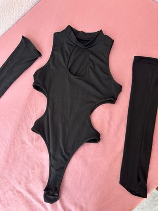 Body negro con mangas