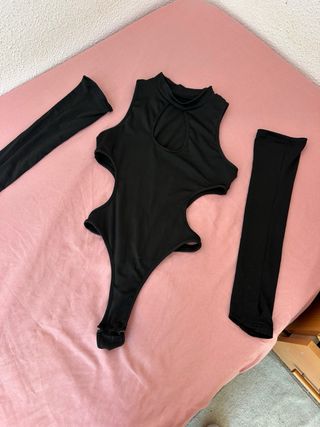 Body negro con mangas