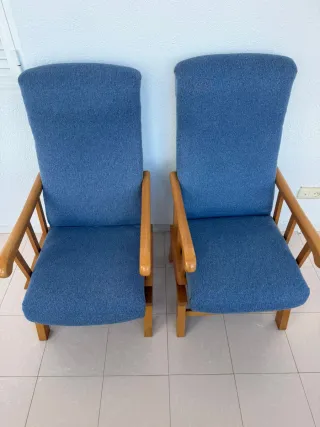 2 Sillones de madera con balancín