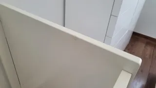 Cuna de madera blanca