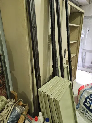 Estantería metálica 2,5m de alto x 3m de largo .