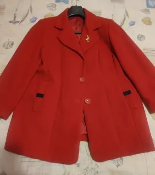 Chaquetón corto rojo