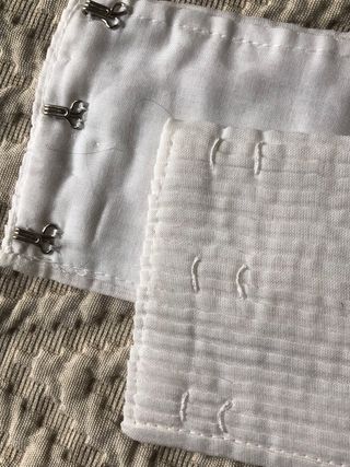 Cinturón niña con lorzas en batista