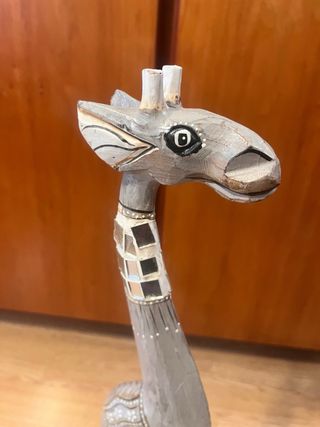 Jirafa decorativa de madera