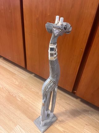 Jirafa decorativa de madera
