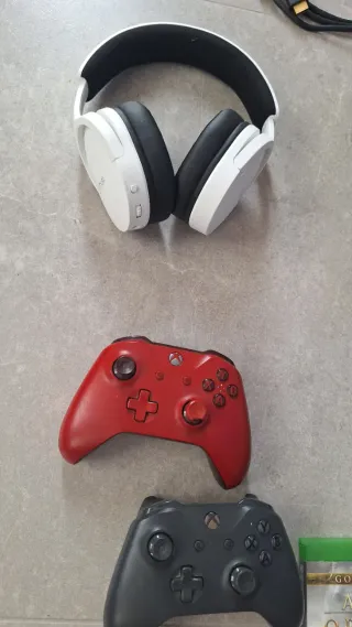 Xbox One X 1 TB con Controller e Giochi