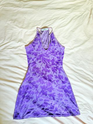 Vestido corto lila terciopelo