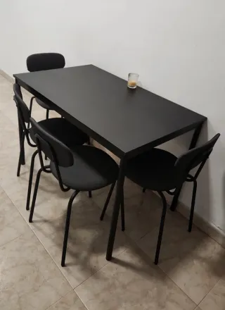 Mesa negra moderna