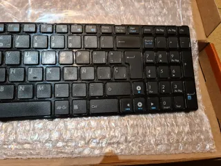 Tastiera asus per notebook.