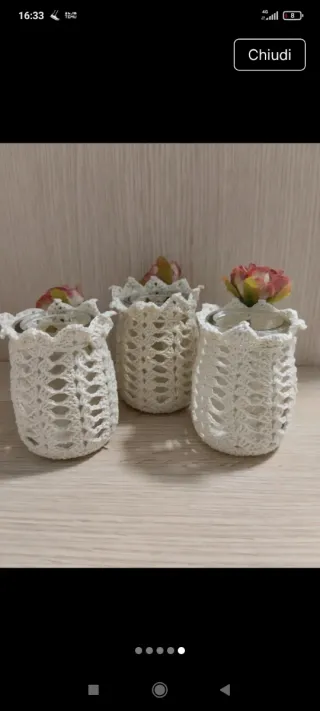 3 vasetti decorativi con fiori