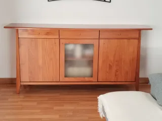 Aparador madera cerezo.