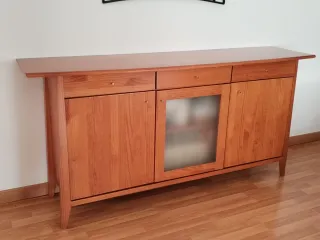 Aparador madera cerezo.