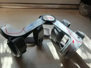 Rodillera Donjoy Renegade. LCA, LCP o CI. Talla L.