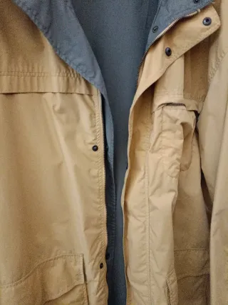 Parka impermeabile gialla e verde