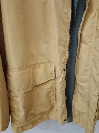 Parka impermeabile gialla e verde