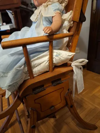 Trona francesa años 50 con bebé de cartón