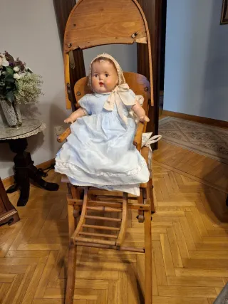 Trona francesa años 50 con bebé de cartón