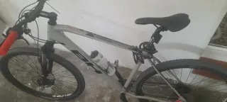 Bicicleta BH gris semi nueva