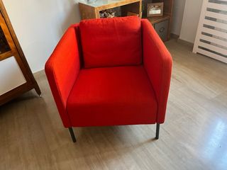 Sofá individual rojo casi nuevo