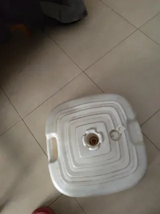 Base para sombrilla grande de plástico