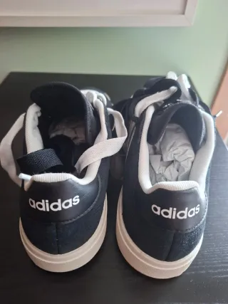 Adidas Talla 41 SIN ESTRENAR ORIGINALES