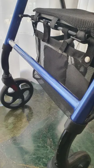 Andador persona mayor