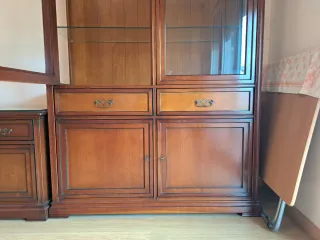 Vitrina madera con luz 210 cm