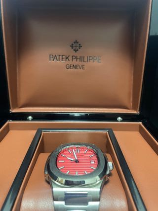 Reloj automatico rojizo