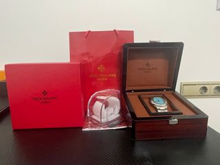 Reloj automatico rojizo