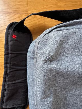 Bolso Skip Hop para bebé gris