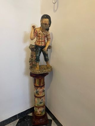 Figura anciano cerámica pedestal