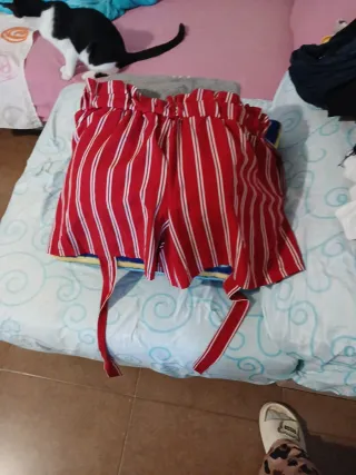 Pantalón corto rayas rojas y blancas