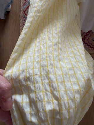 Blusa cuadros amarilla con volante