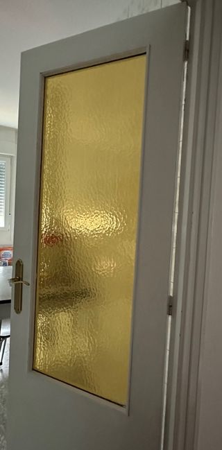 Puerta madera blanca con cristal