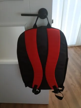 Mochila Puma Negra y Roja