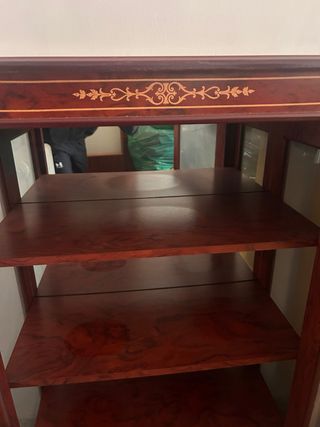 Mueble vitrina madera y cristal