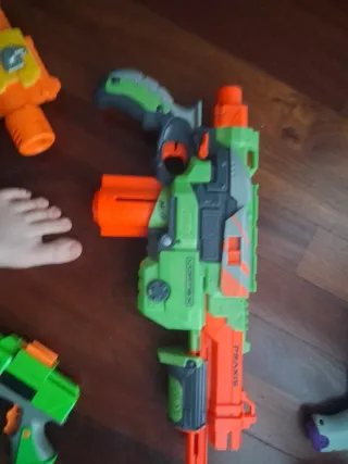 Lote de pistolas Nerf y dardos