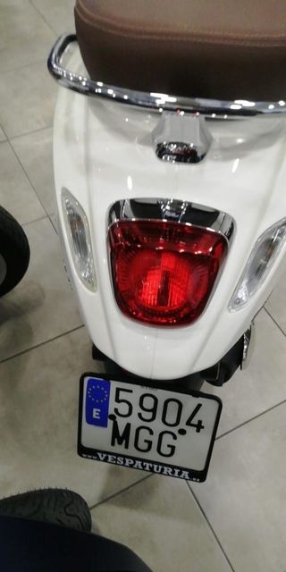 Vespa Primavera 125cc Blanca
