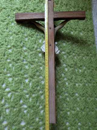 Crucifijo realista mediano