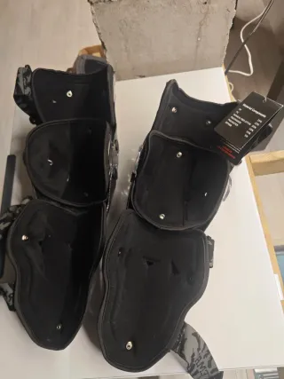 Rodilleras articuladas de Moto a estrenar