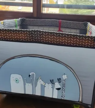 Parque de juegos infantil con animales