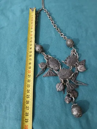 Collar antiguo de hierro plateado