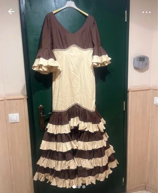 Traje de flamenca marrón y beige