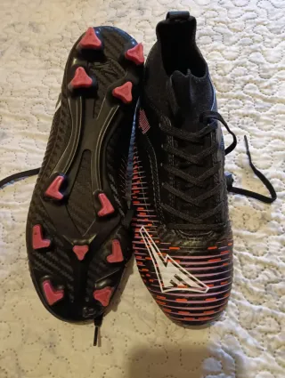 Scarpe da calcio per bambini nuove T.37
