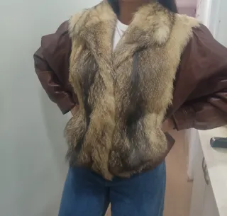 Casadora de cuero y  pelo de zorro original.