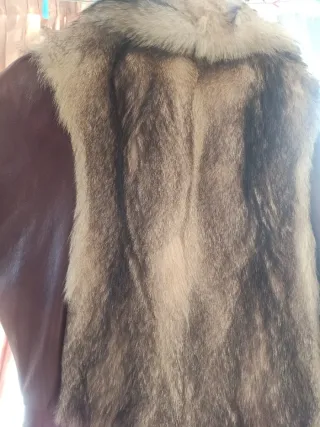 Casadora de cuero y  pelo de zorro original.